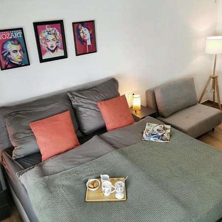 Neues City Center Piano Appartement Mit Netflix كلاغنفورت المظهر الخارجي الصورة