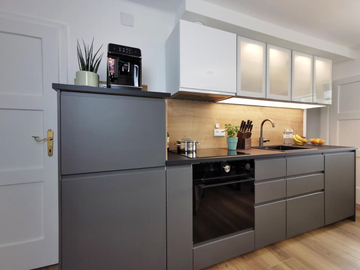 Neues City Center Piano Appartement Mit Netflix كلاغنفورت المظهر الخارجي الصورة