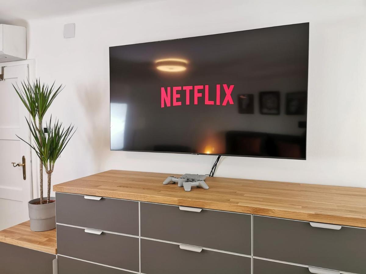 Neues City Center Piano Appartement Mit Netflix كلاغنفورت المظهر الخارجي الصورة