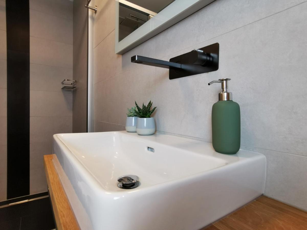 Neues City Center Piano Appartement Mit Netflix كلاغنفورت المظهر الخارجي الصورة
