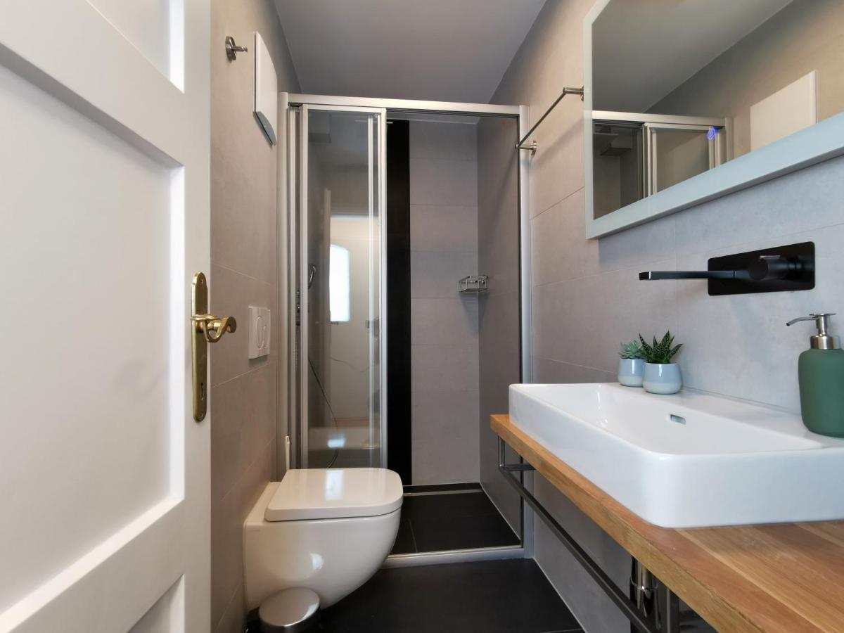 Neues City Center Piano Appartement Mit Netflix كلاغنفورت المظهر الخارجي الصورة