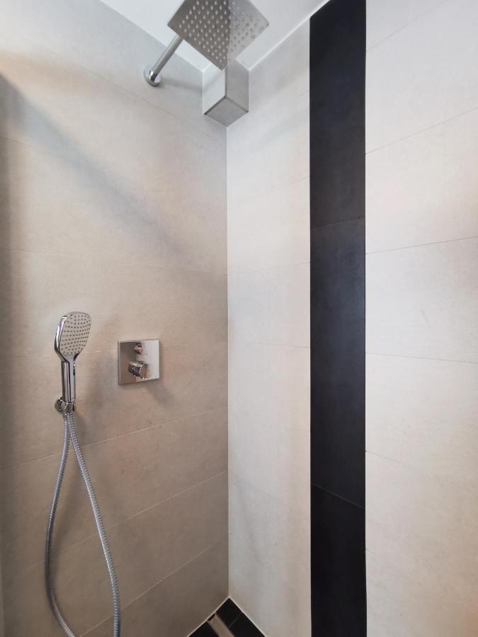 Neues City Center Piano Appartement Mit Netflix كلاغنفورت المظهر الخارجي الصورة