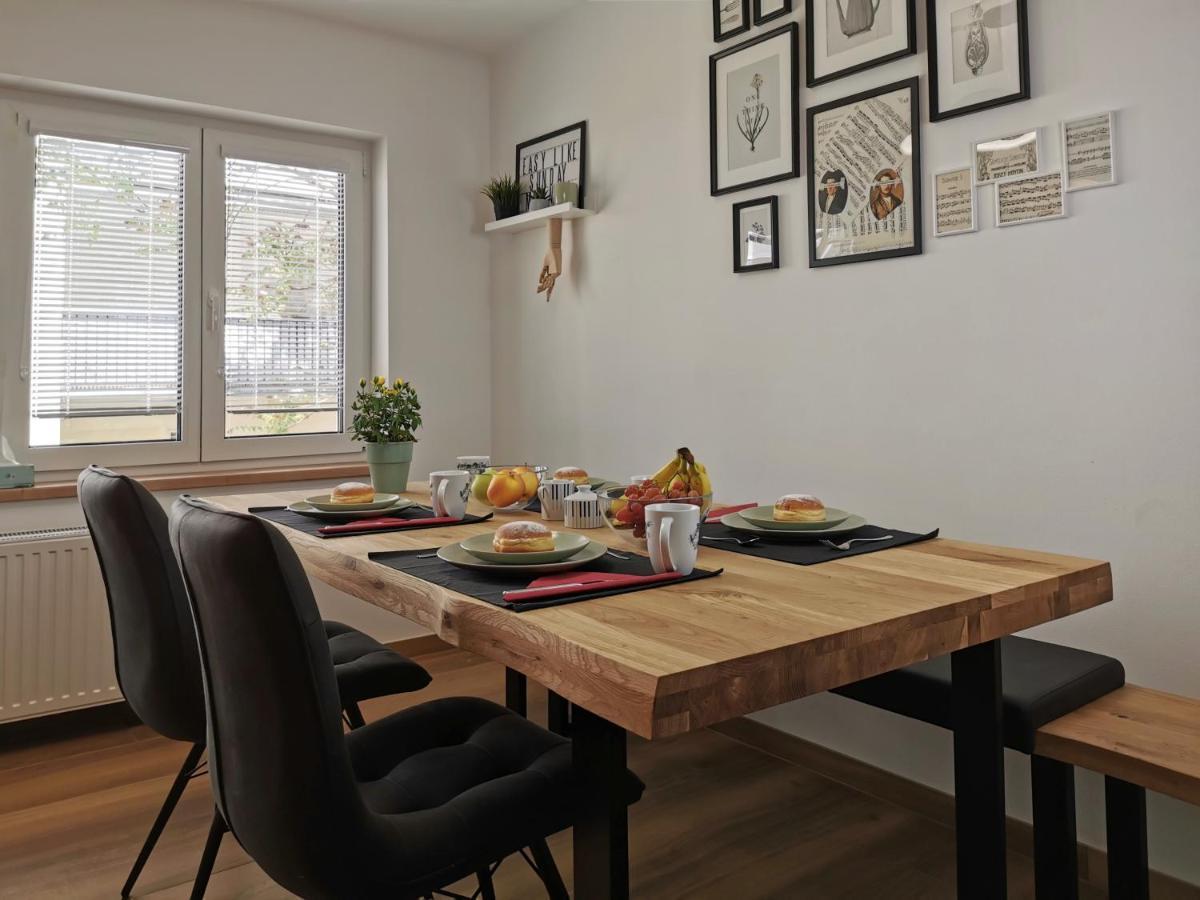 Neues City Center Piano Appartement Mit Netflix كلاغنفورت المظهر الخارجي الصورة