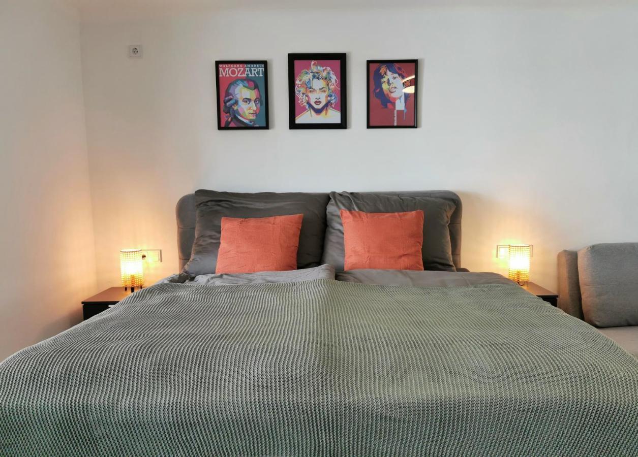 Neues City Center Piano Appartement Mit Netflix كلاغنفورت المظهر الخارجي الصورة