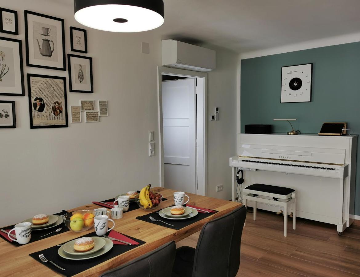 Neues City Center Piano Appartement Mit Netflix كلاغنفورت المظهر الخارجي الصورة